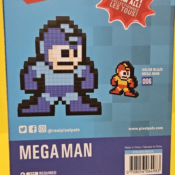 Pixel Pal Mega Man 002 Light Up Figure - Picture 3 of 3